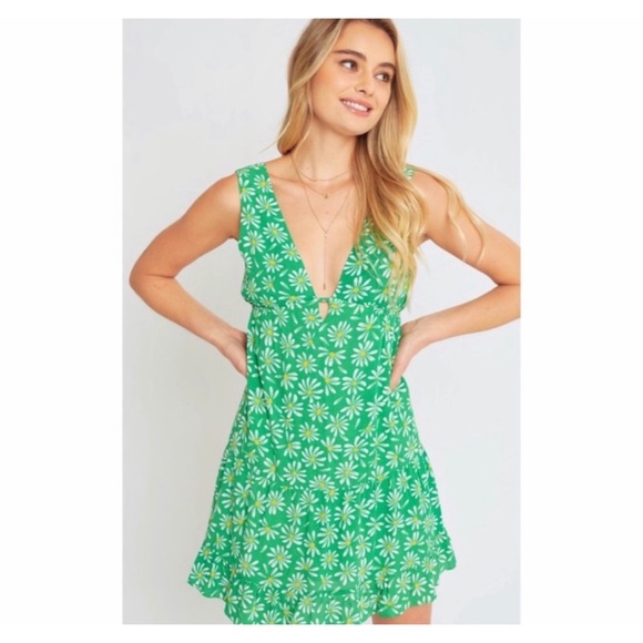 V Neck Kelly Green Daisy Print Ruffle Dress - Picture 2 of 6